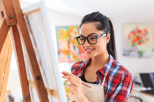 iStock-655303558_lady painting_resized.png